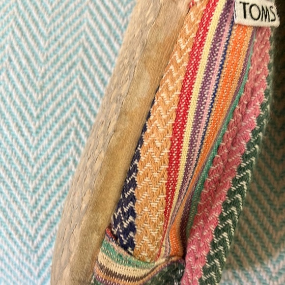 Toms size 8 women’s Colorful Striped Canvas Slip-Ons - fair condition - Picture 14 of 15